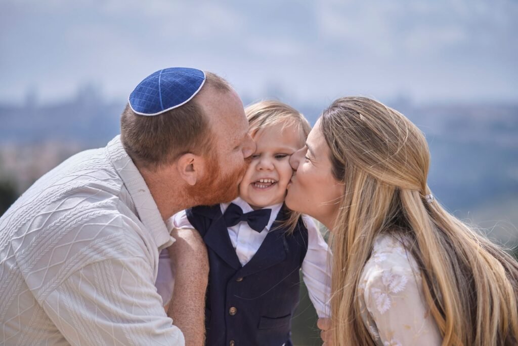 Family photography, parents kissing their kid, event photography, cute photoshoot