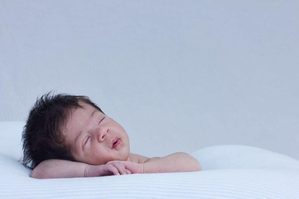 babyborn photography, baby photoshoot, family portrait of a baby sleeping